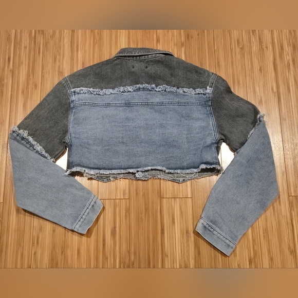 💚 NWT Pretty Little Thing Two-Tone Cropped Denim Jacket - Picture 7 of 8